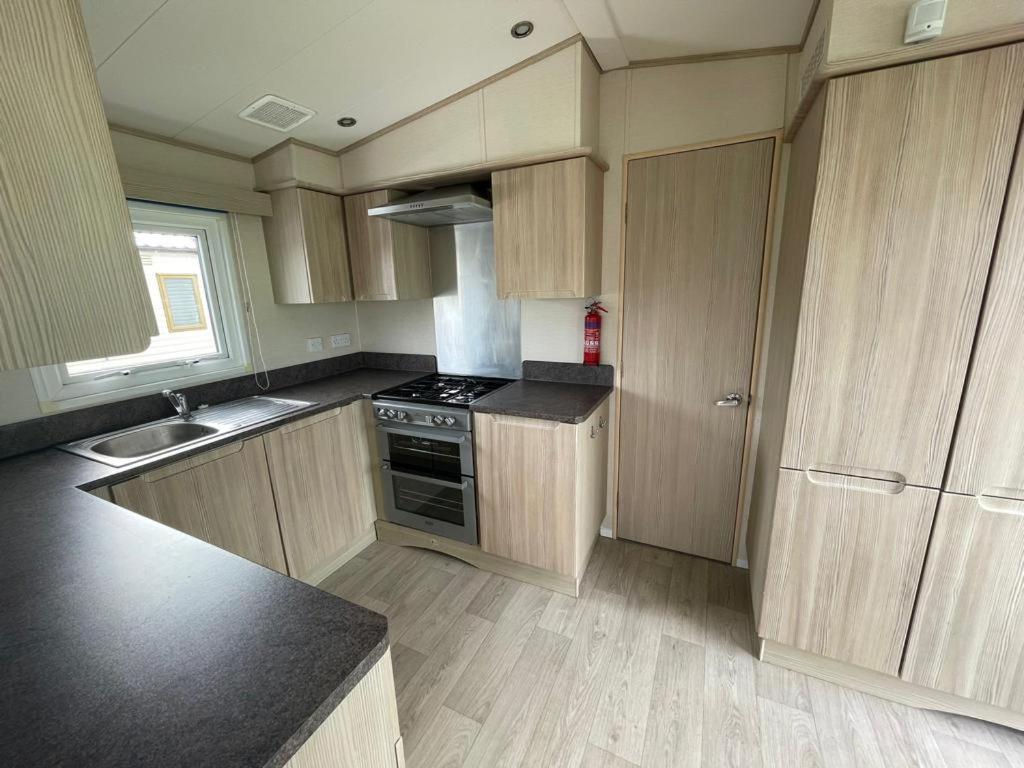 Pg177 Golden Palm Resort 8 Berth Caravan With Decking Chapel Saint Leonards Eksteriør billede